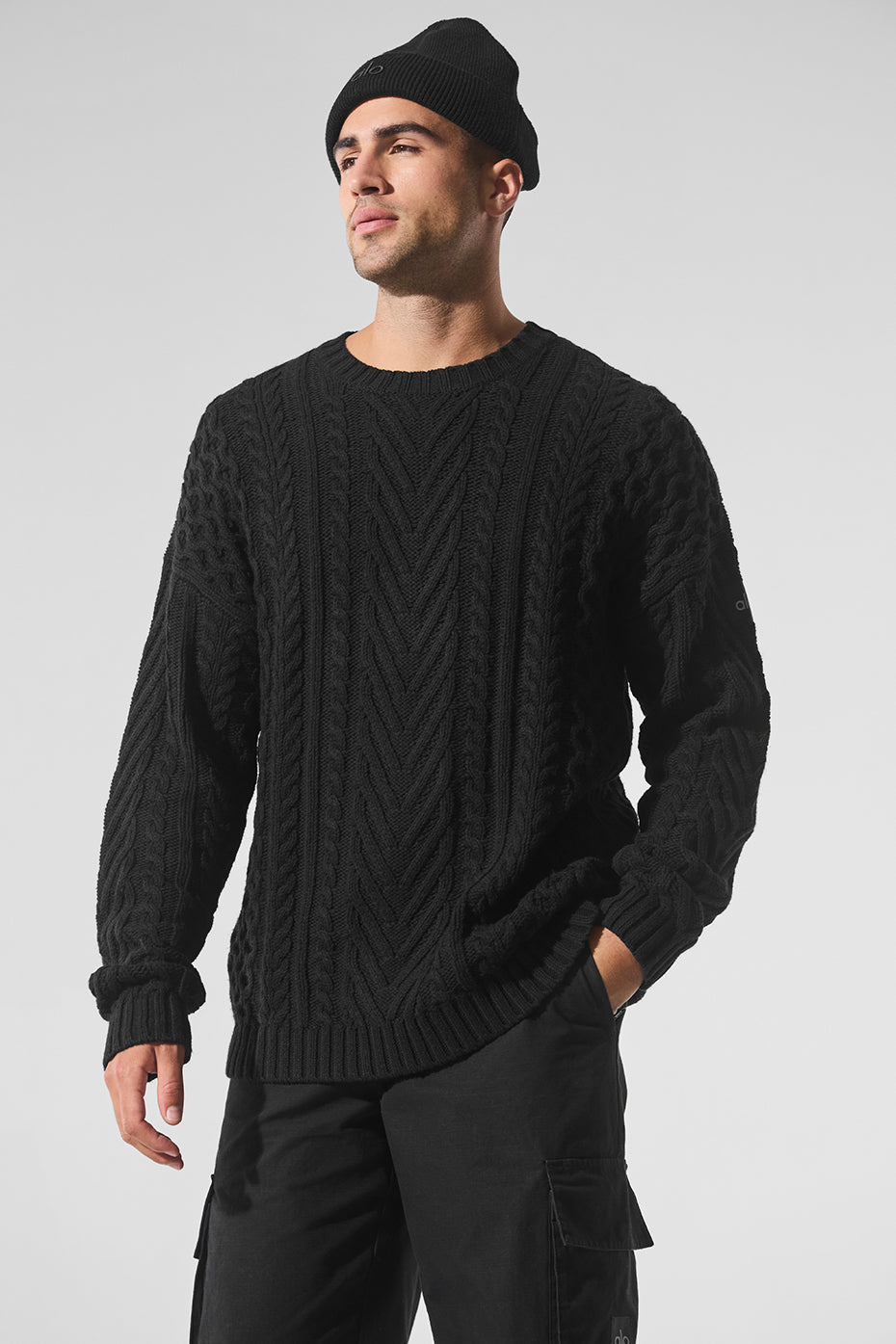alo ブラック クルーネック セーター Cable Knit Crew Neck Sweater - Black | ALO