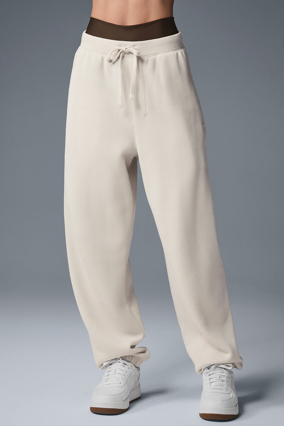 Triumph Restore Sweatpant - Bone | ALO