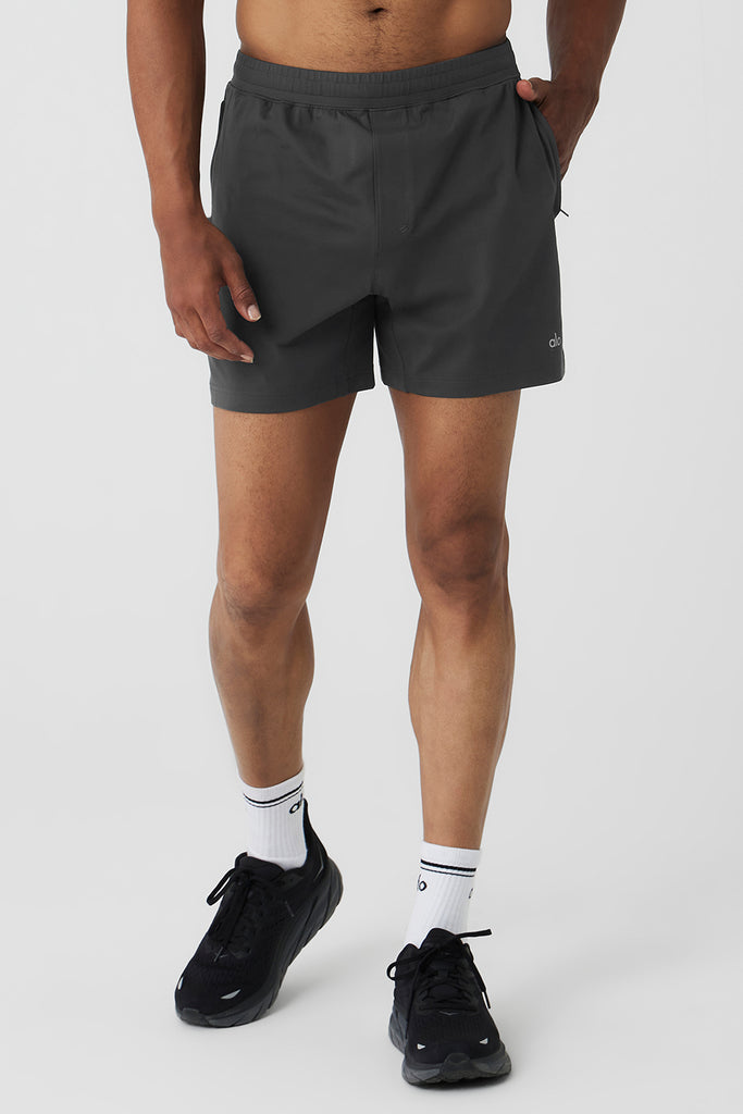 7" Conquer React Performance Short Anthracite Alo Yoga