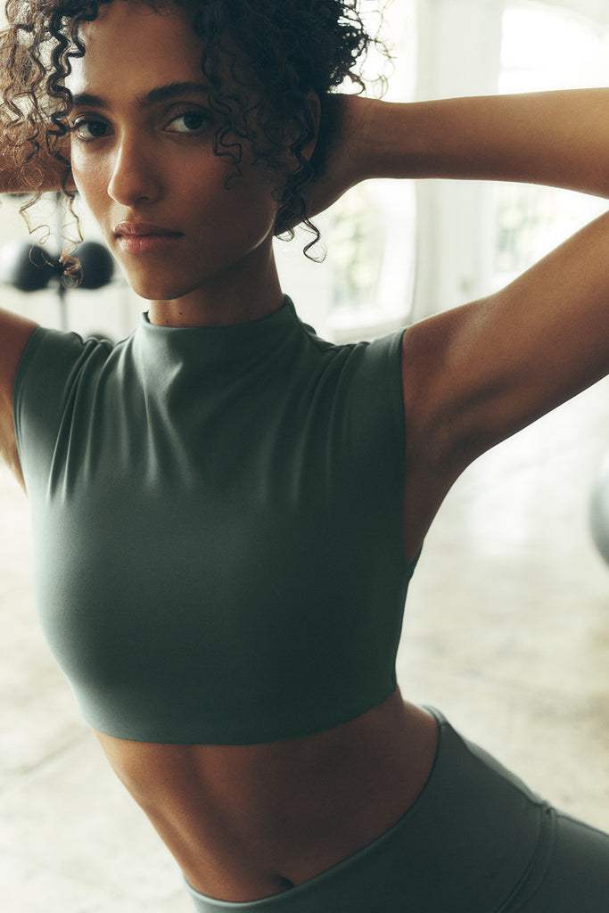 DÅWN No.4 CUP IN SHORT SLEEVES カーキ　トップス DÅWN No.4 CUP IN SHORT SLEEVES カーキ トップス - メルカリ