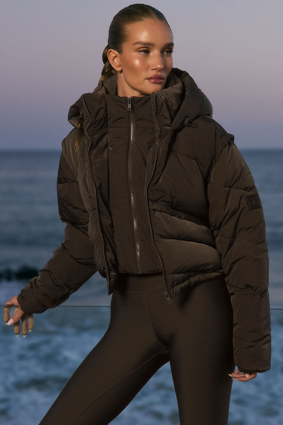 alo yoga ダウンジャケット XS Glacier Puffer - Espresso | ALO