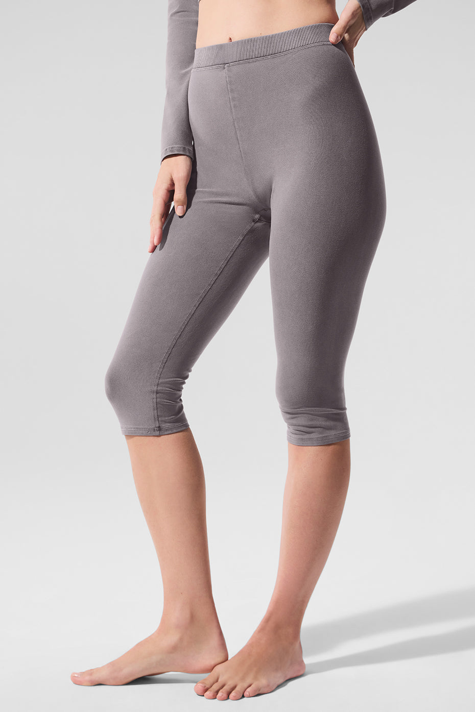 ショートパンツ [Alo Yoga] Washed Alosoft High-Waist Iconic 90's Capri W51024R_06081_b1_s1_a1_1_m91_9