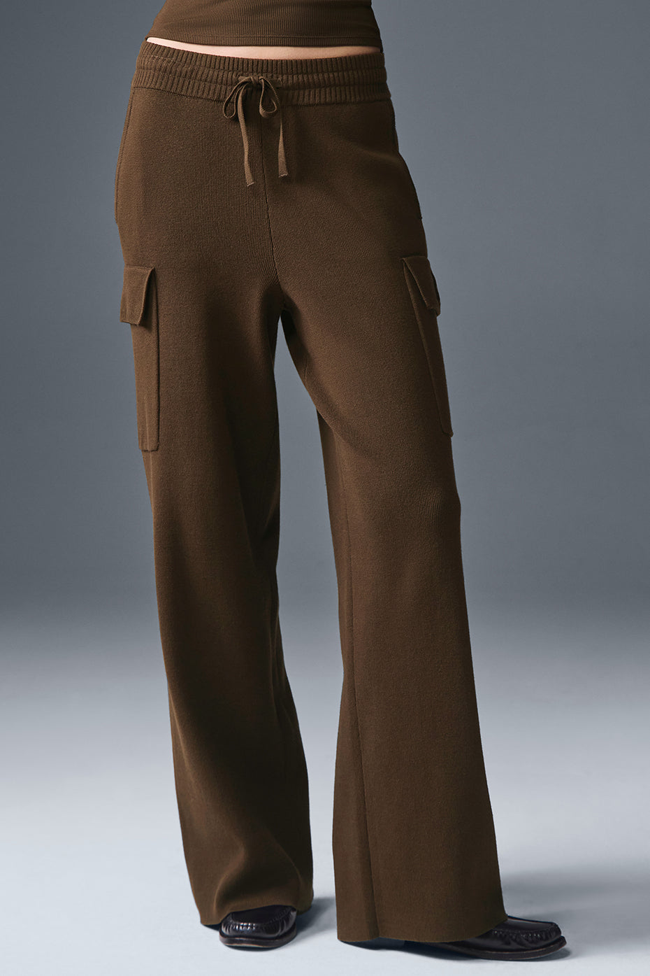 【最終値下げ】L'Appartement WOOL CARGO PANTS Scholar Knit High-Waist Cargo Pant - Espresso | ALO