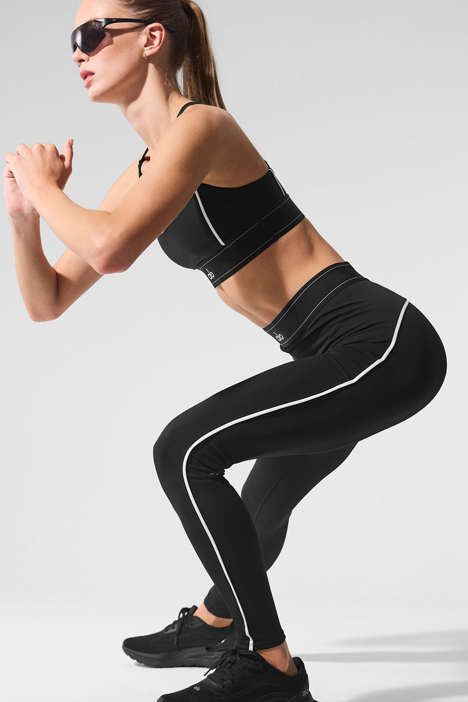 alo⭐︎Airlift High-Waist Legging and Top W51428R_0100_b1_s1_a5_1_m224_9