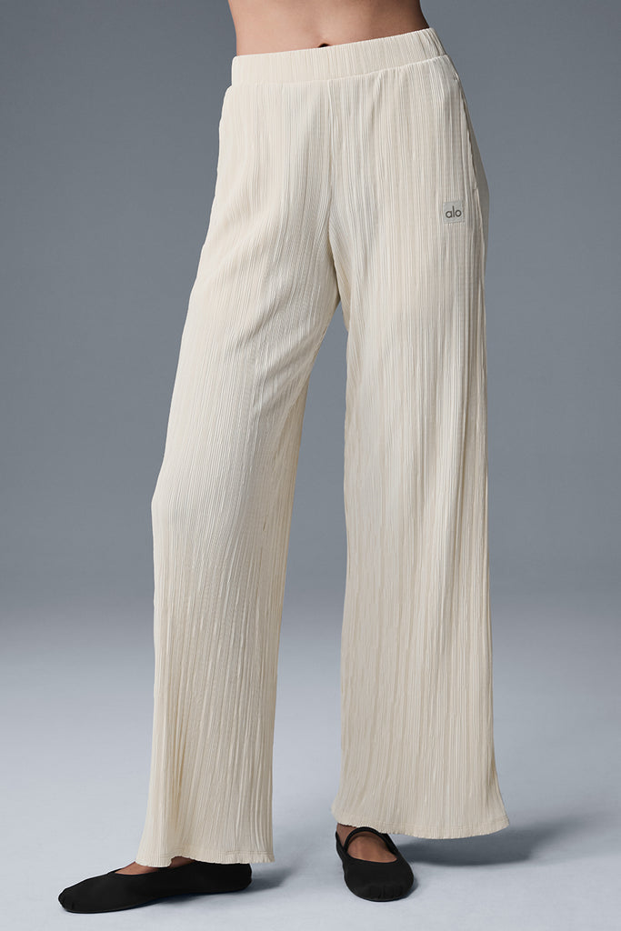 ルームウェア・パジャマ [Alo Yoga] High-Waist Micro Plisse Straight Leg Pant High-Waist Micro Plisse Straight Leg Pant - Oat Milk | ALO
