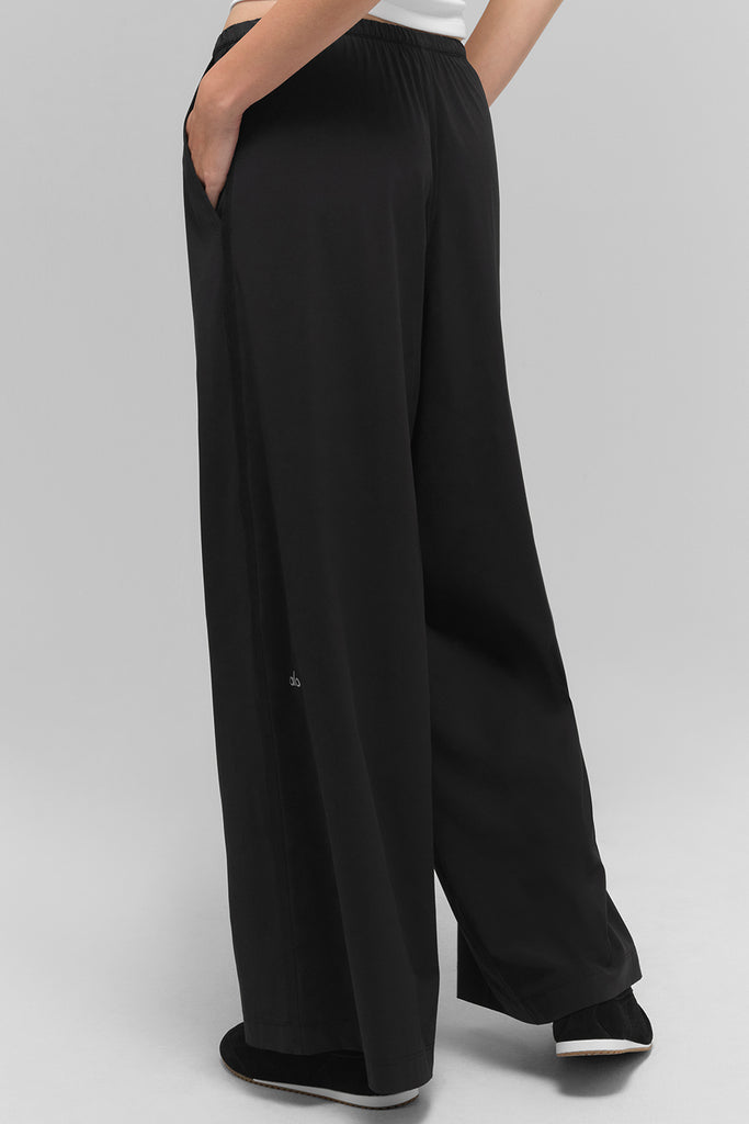 Breezy Wide Leg Pant (Regular) - Black | ALO
