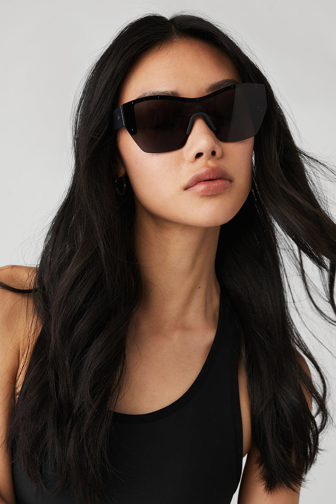 Chill Sunglasses - Black – Alo Yoga Mexico