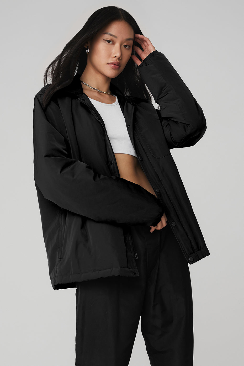 The ALO Windbreaker: A Staple for Chic and Sporty Style