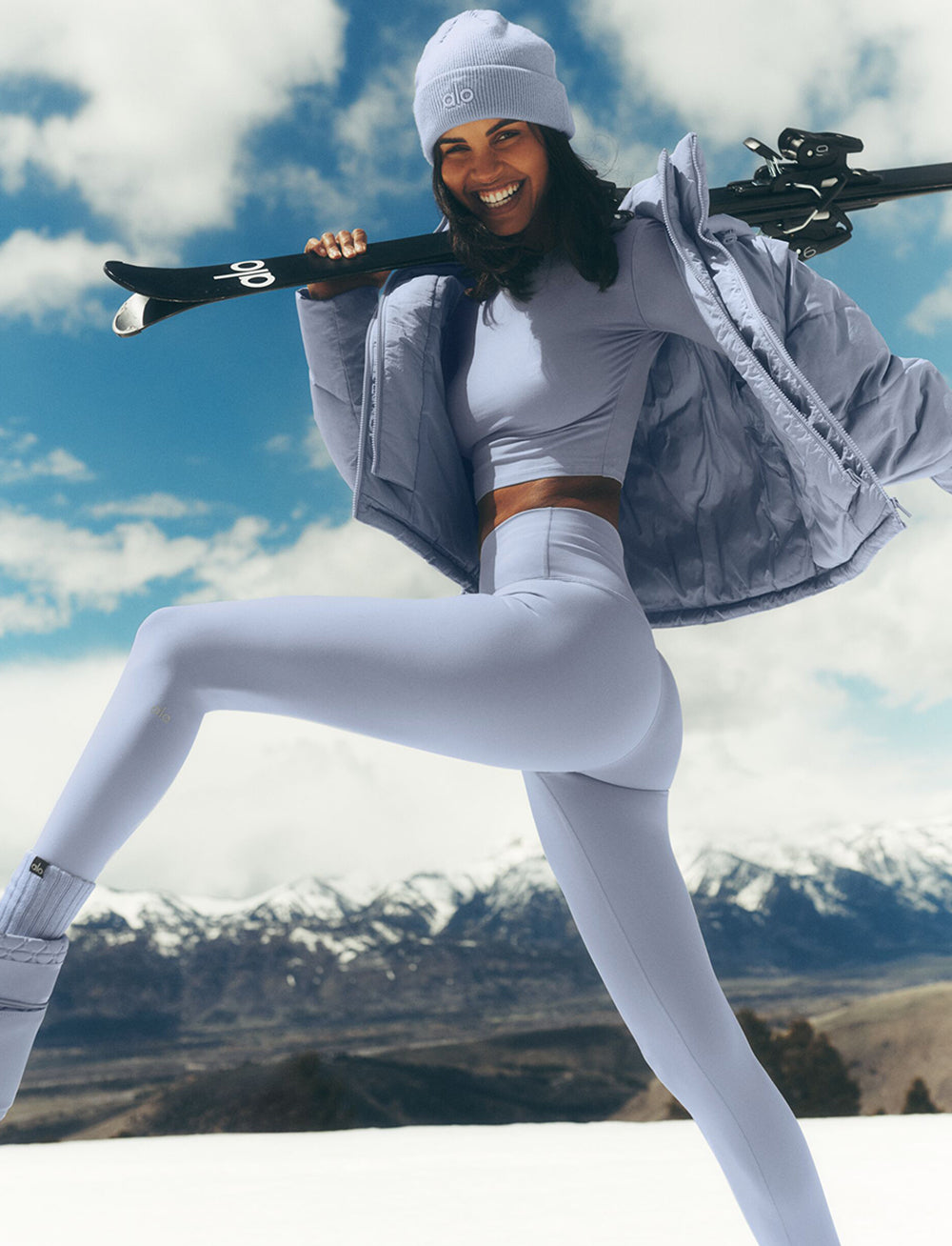 【新品タグ付き】LA発大人気ヨガウェアalo アローヨガ切り替えフードパーカXS 新品タグ付き】LA発大人気ヨガウェアalo アローヨガ切り替え