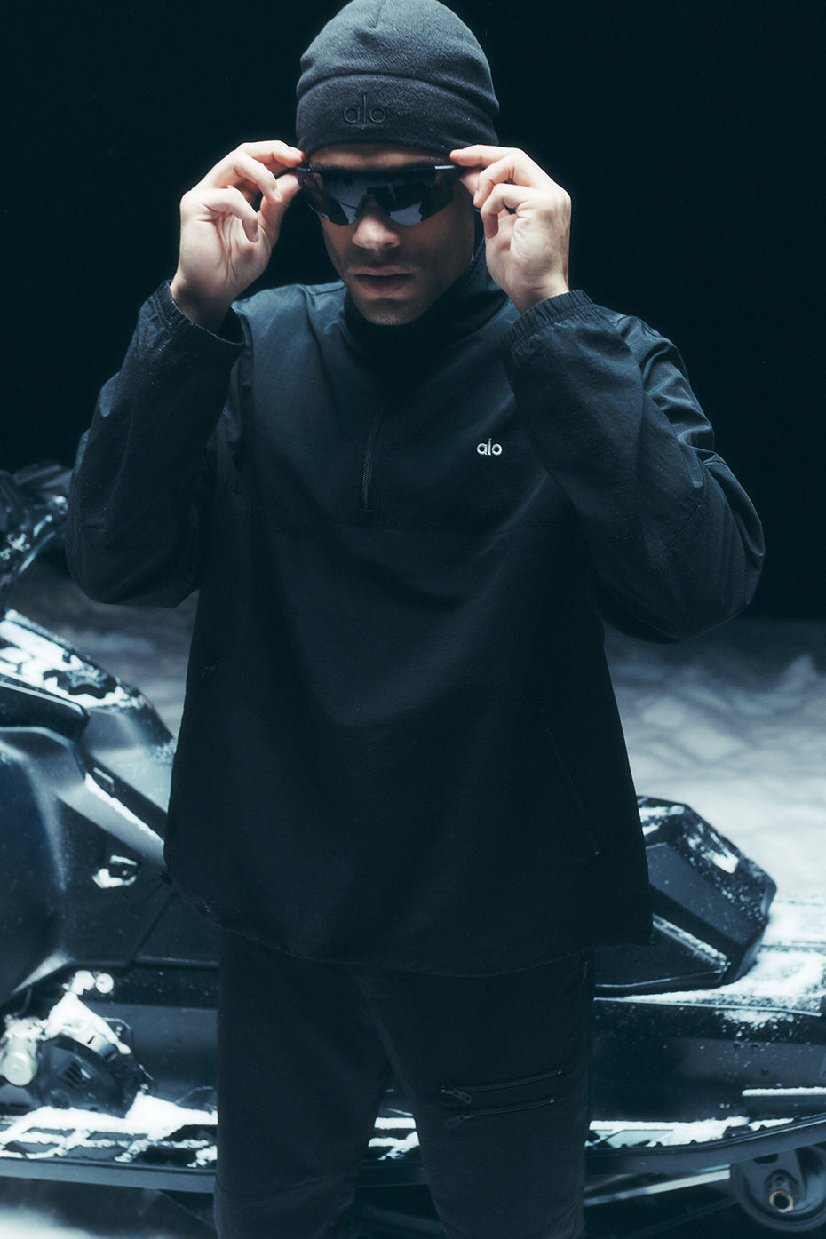 Light Weight Takeaway Track Pullover - Black | ALO