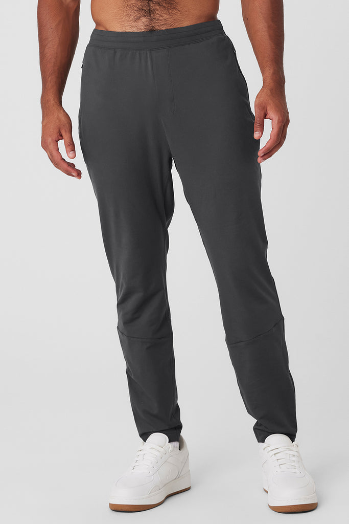 Conquer React Performance Pant - Anthracite | Alo Yoga