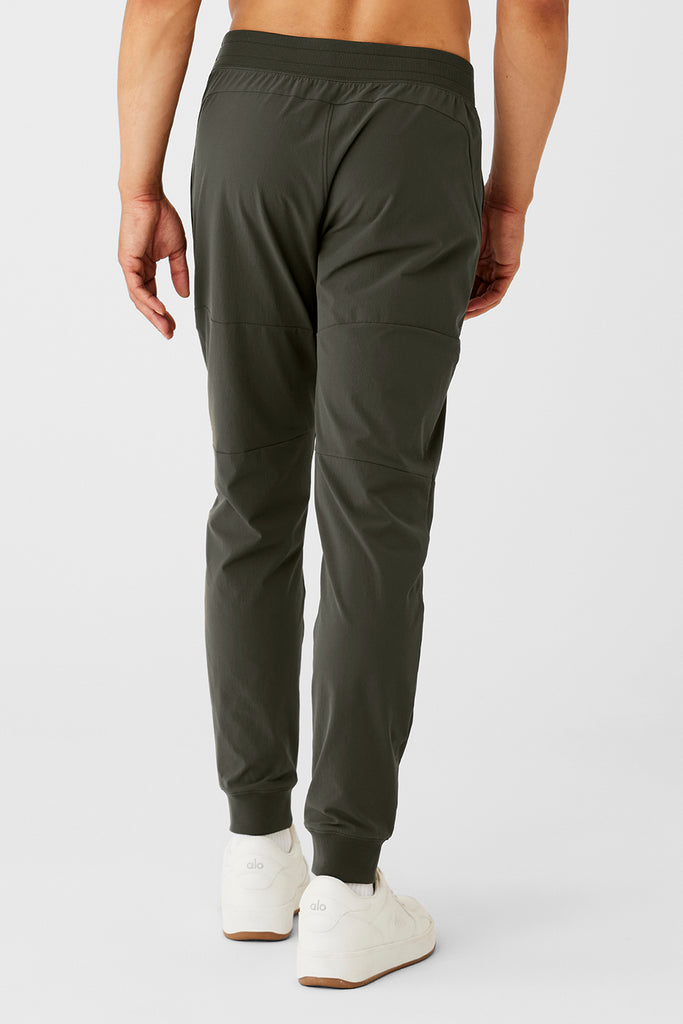 Co-Op Pant - Stealth Green | Alo Yoga