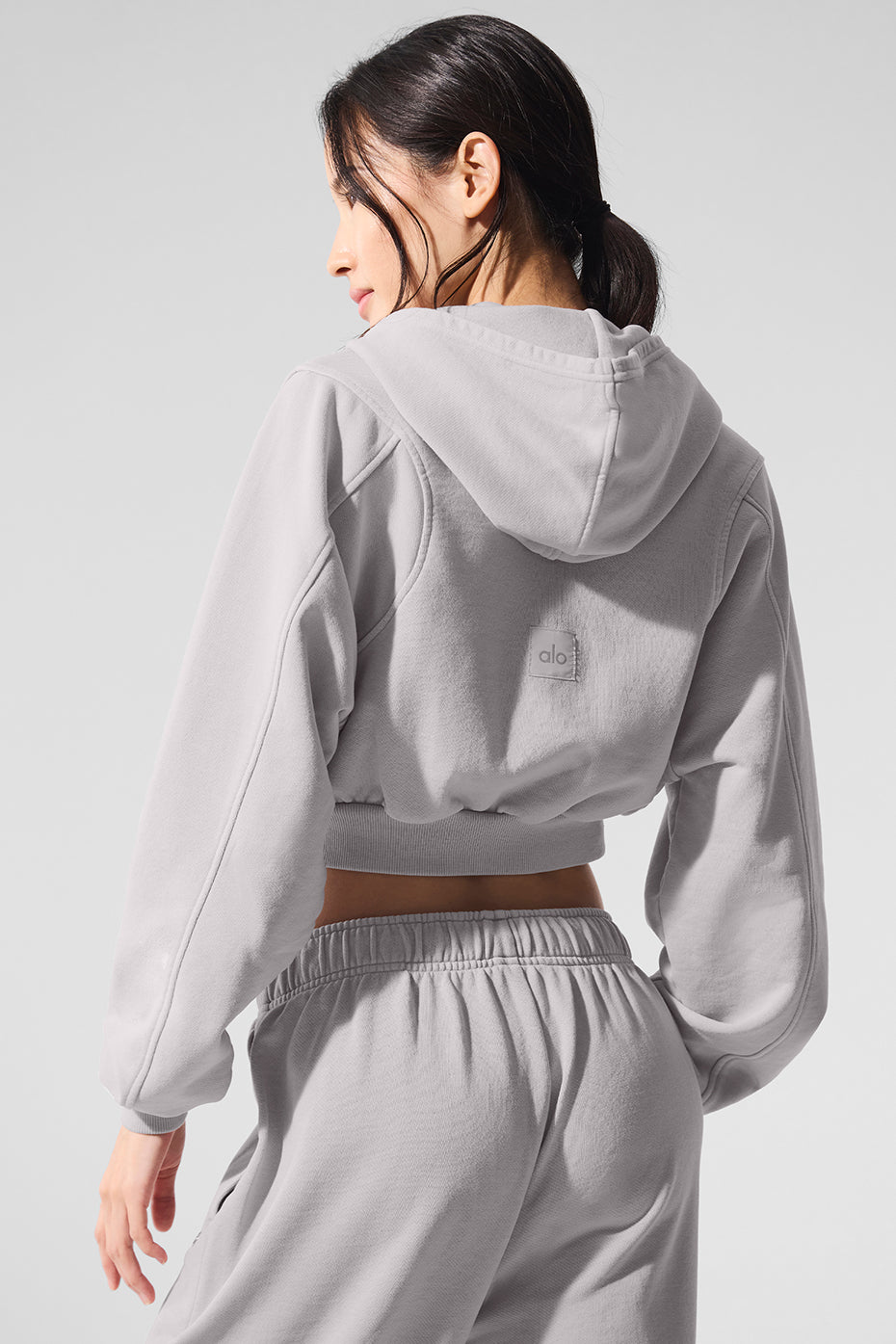 グレー系 Alo yoga 短丈 ジップアップ Mフーディー グレー系 Alo yoga 短丈 ジップアップ Mフーディー