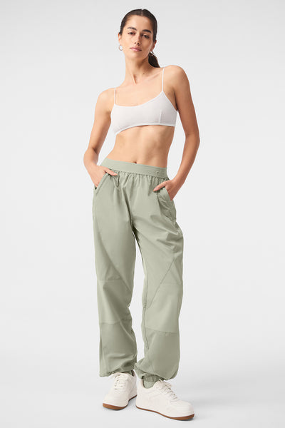 Mixed Media Reinvention Jogger - Limestone | ALO