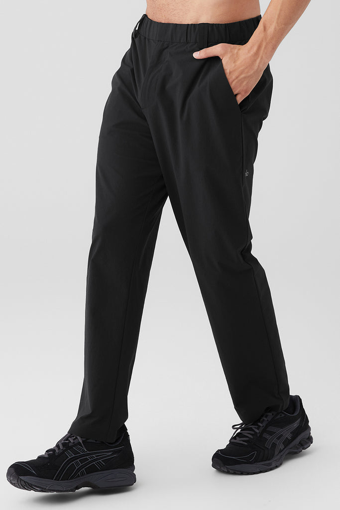 Co-Op Cropped Tech Trouser - Black | Alo Yoga